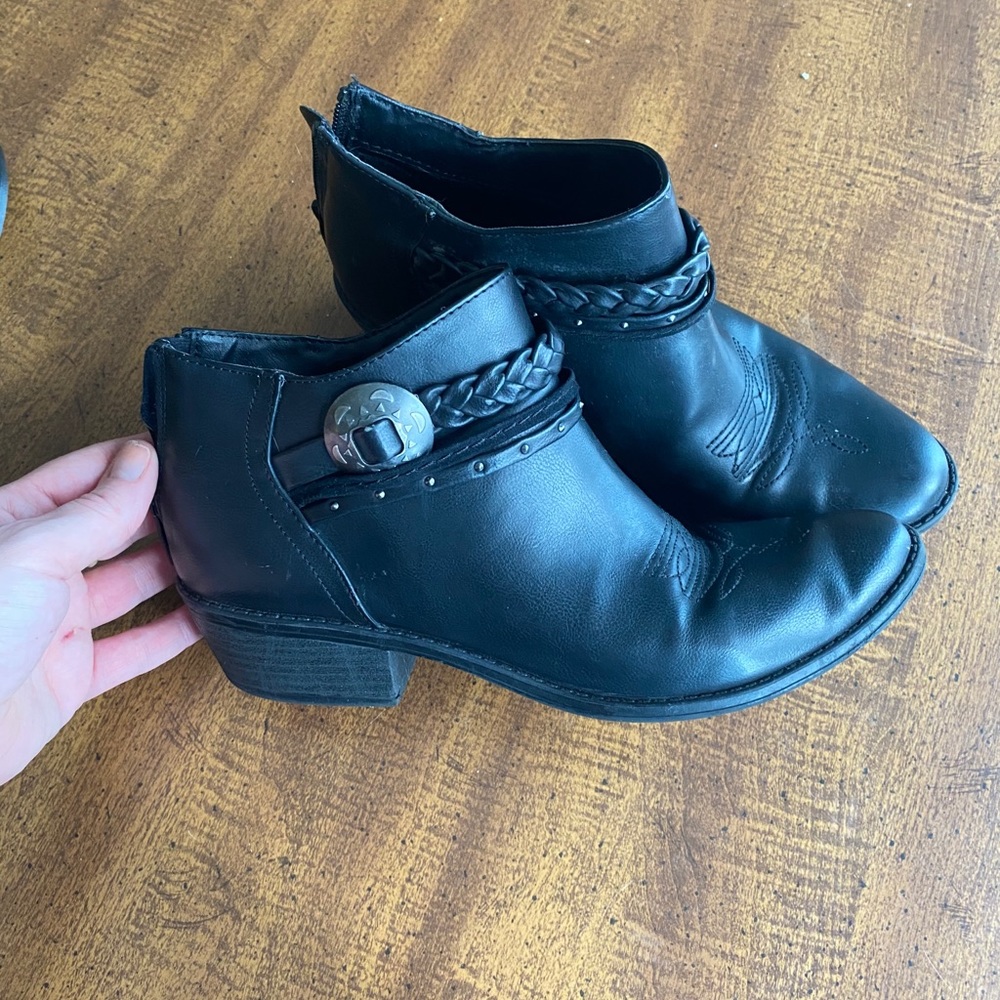 DV ankle cowboy booties